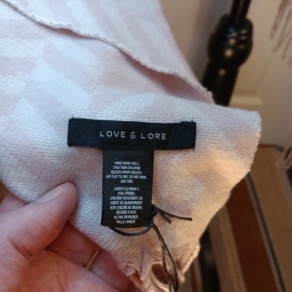 NWT Indigo Herringbone Wrap Shawl Scarf Soft Knit Pink Cream Women's OS - Picture 12 of 15